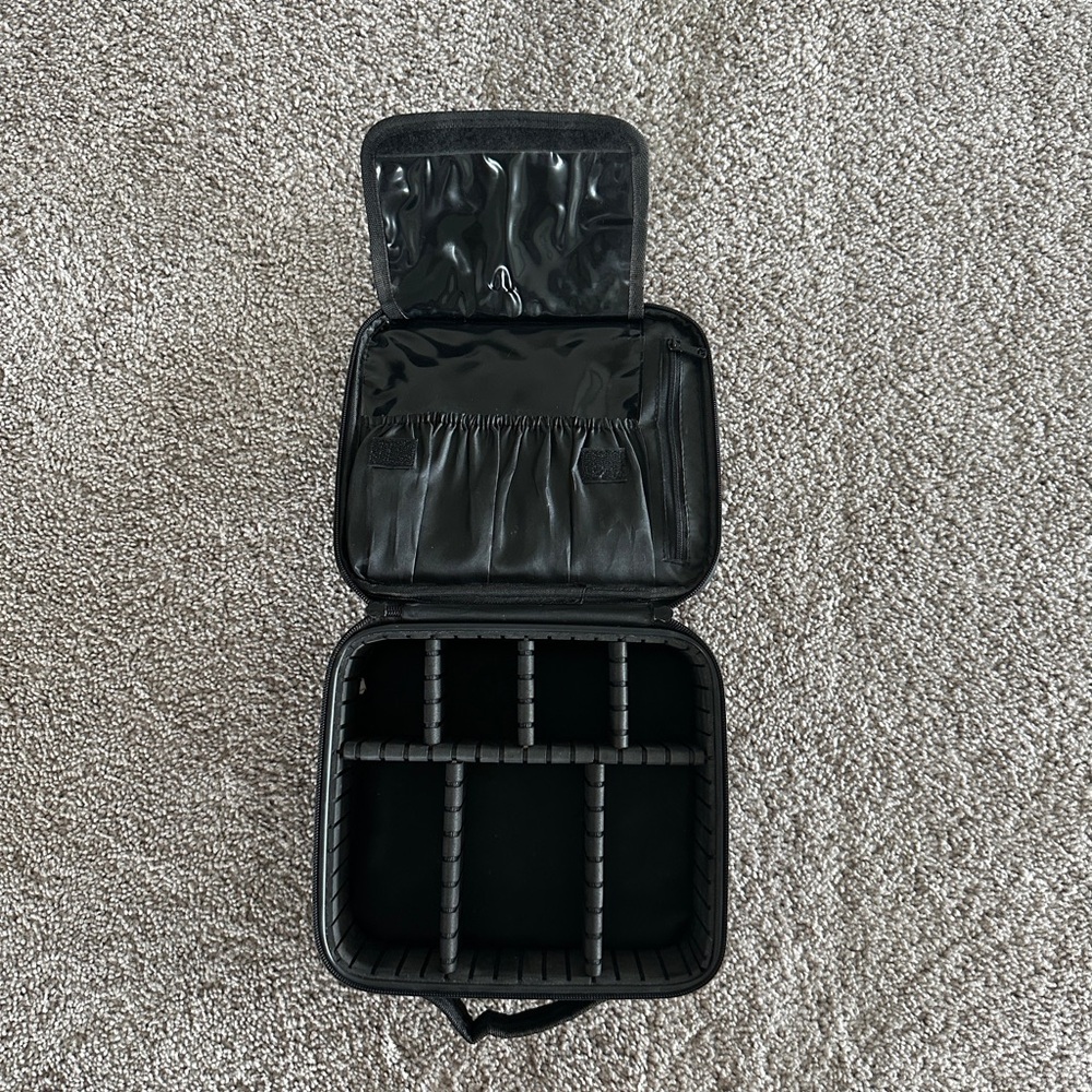RELAVEL— Makeup Case - Picture 2 of 5